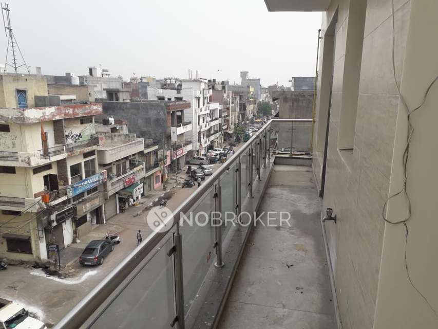 3 BHK Flat In Standalone Building  For Sale  In Shahdara