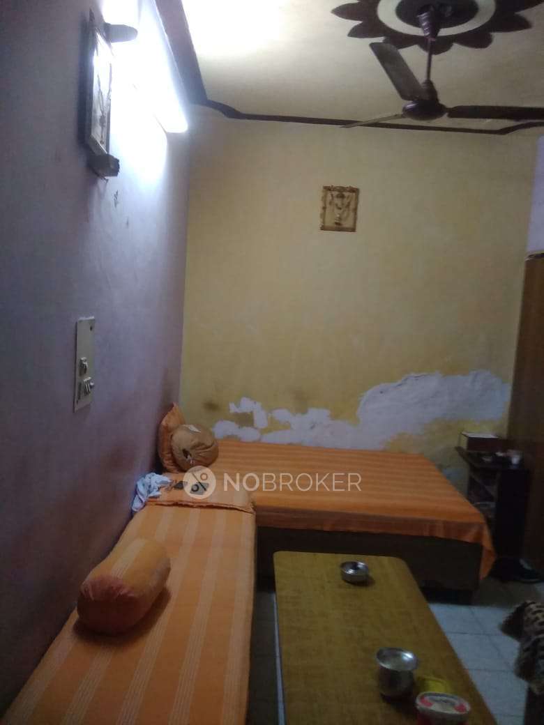 1 BHK Flat In Dda Janta Flat for Rent  In Rohini
