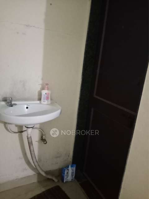 Shared Room for Female In 1 RK  In Gujarat Colony In Kothrud