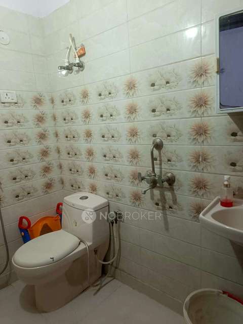 2 BHK Flat In Jps Building For Sale  In Shalimar Garden, 