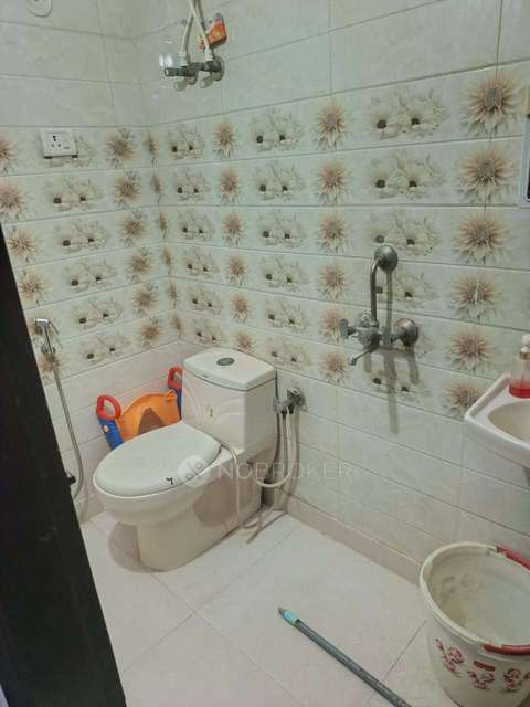 2 BHK Flat In Jps Building For Sale  In Shalimar Garden, 