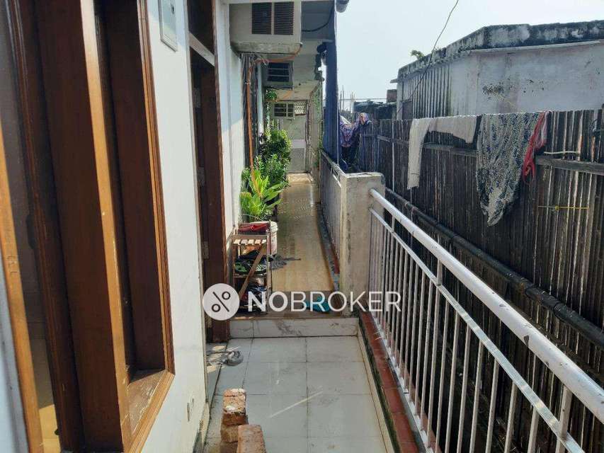 2 BHK Flat In Standalone Building  For Sale  In  South Extension I 