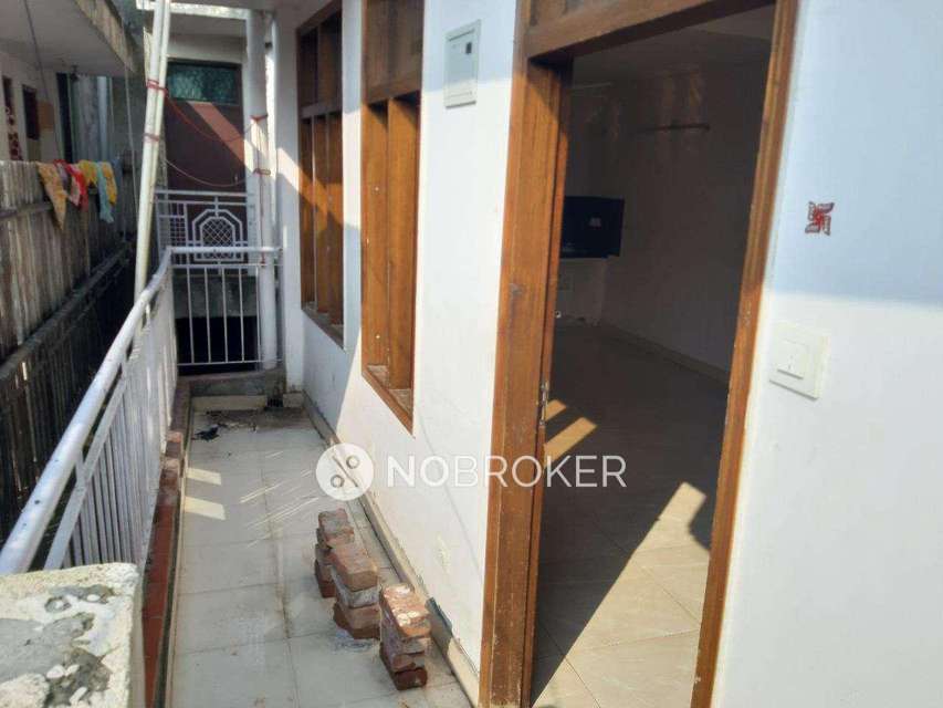 2 BHK Flat In Standalone Building  For Sale  In  South Extension I 