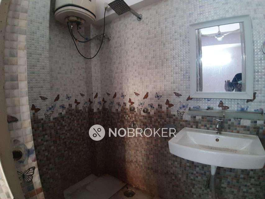 2 BHK Flat In Standalone Building  For Sale  In  South Extension I 