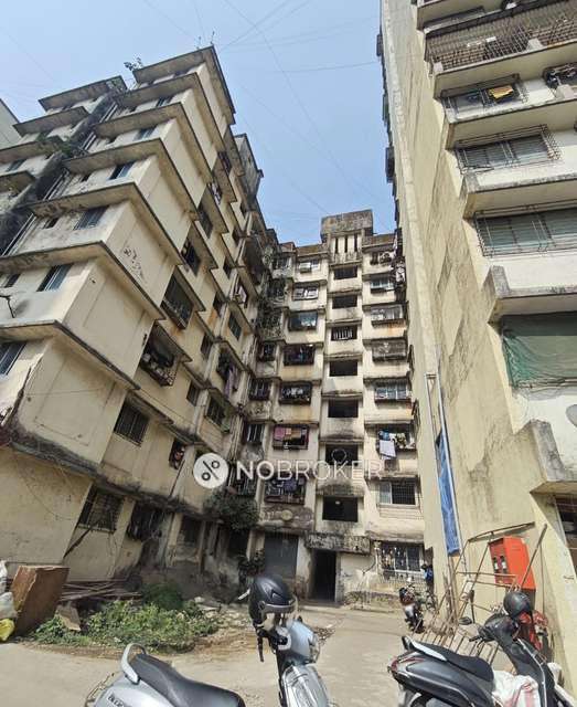 1 BHK Flat In Shrinibas Building For Sale  In Thane West