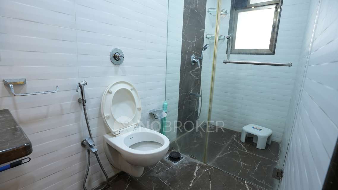 3 BHK Flat In 301302. Maha Anand Society , Azad Road For Sale  In Vile Parle 