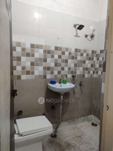 PG for Boys in Laxminagar Metro Station