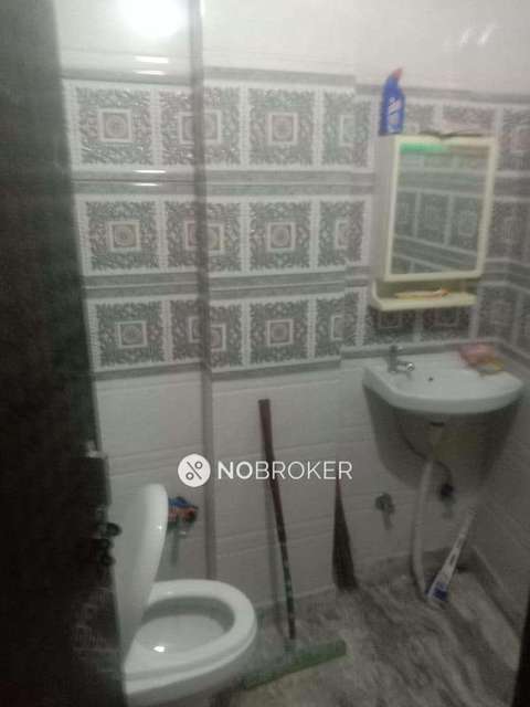 2 BHK Flat For Sale  In Azadpur