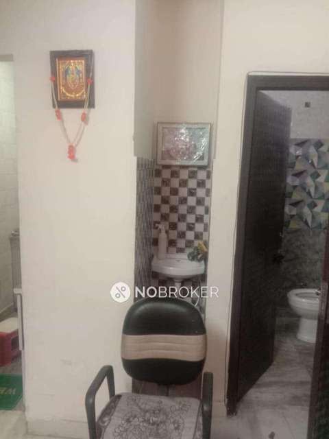 2 BHK Flat For Sale  In Azadpur