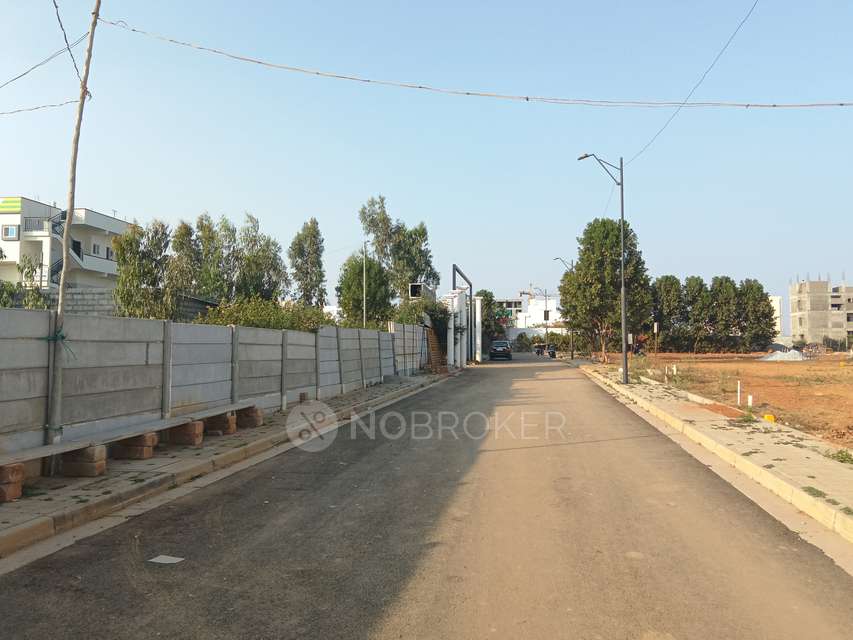 Plot For Sale  In Pioneer Mayfairee In Chikkanagamangala