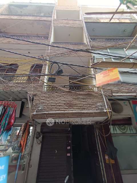 3 BHK Flat In Standalone Building   For Sale  In Laxmi Nagar