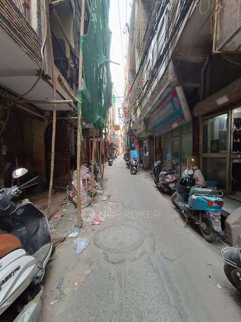 3 BHK Flat In Standalone Building   For Sale  In Laxmi Nagar