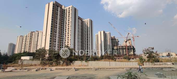 1 BHK Flat In Lodha Luxuria For Sale  In Majiwada