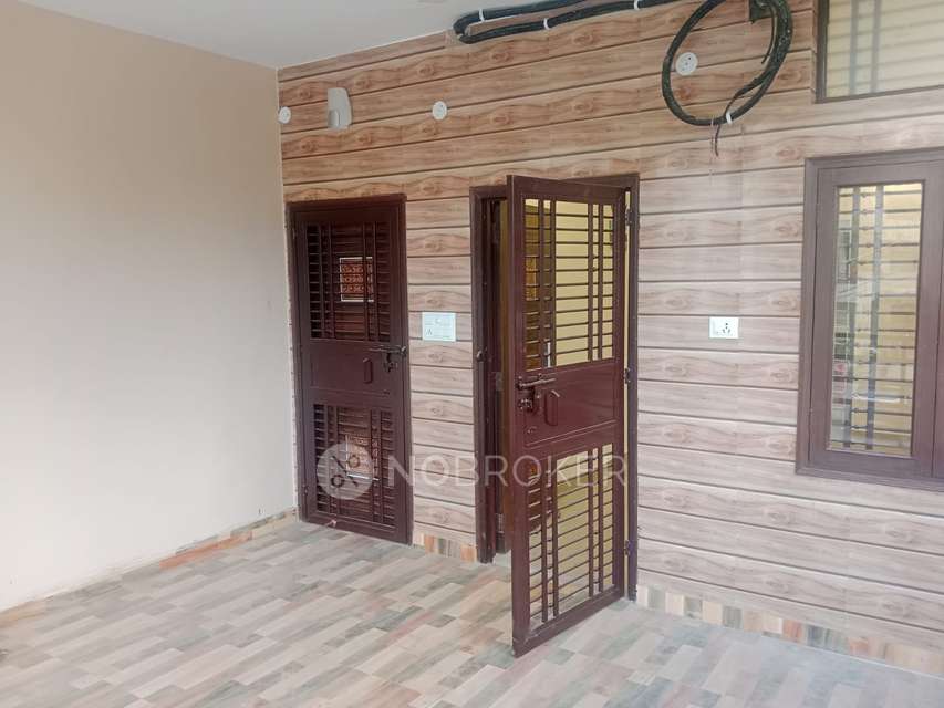 3 BHK Flat In Gh-14 For Sale  In Gh-14 Paschim Vihar