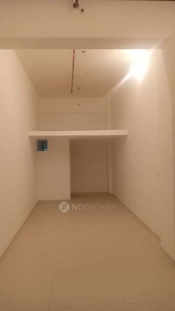 Shop in Malad West, Mumbai for Rent 