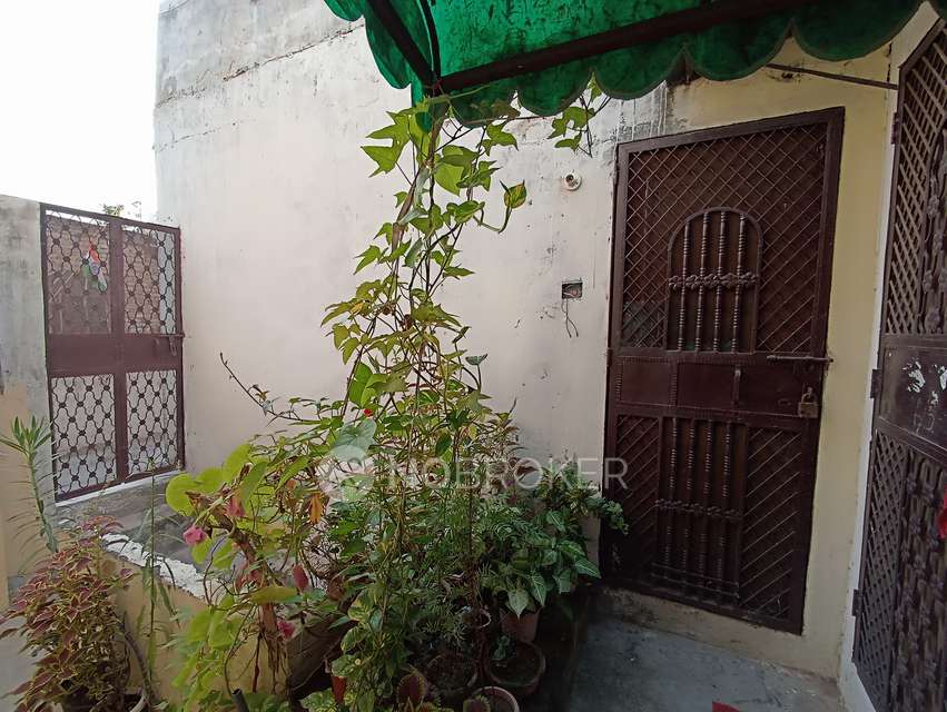 1 BHK Flat In Dda Janta Flat For Sale  In Rohini
