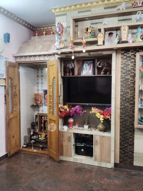 2 BHK Flat In Sampoorna Damodaram Building for Rent  In Pushpanjali Theatre