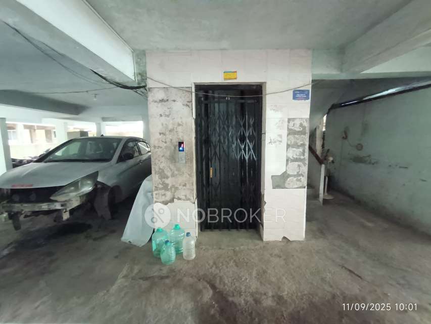 2 BHK Flat In Mythri Apartments For Sale  In Lakdikapul