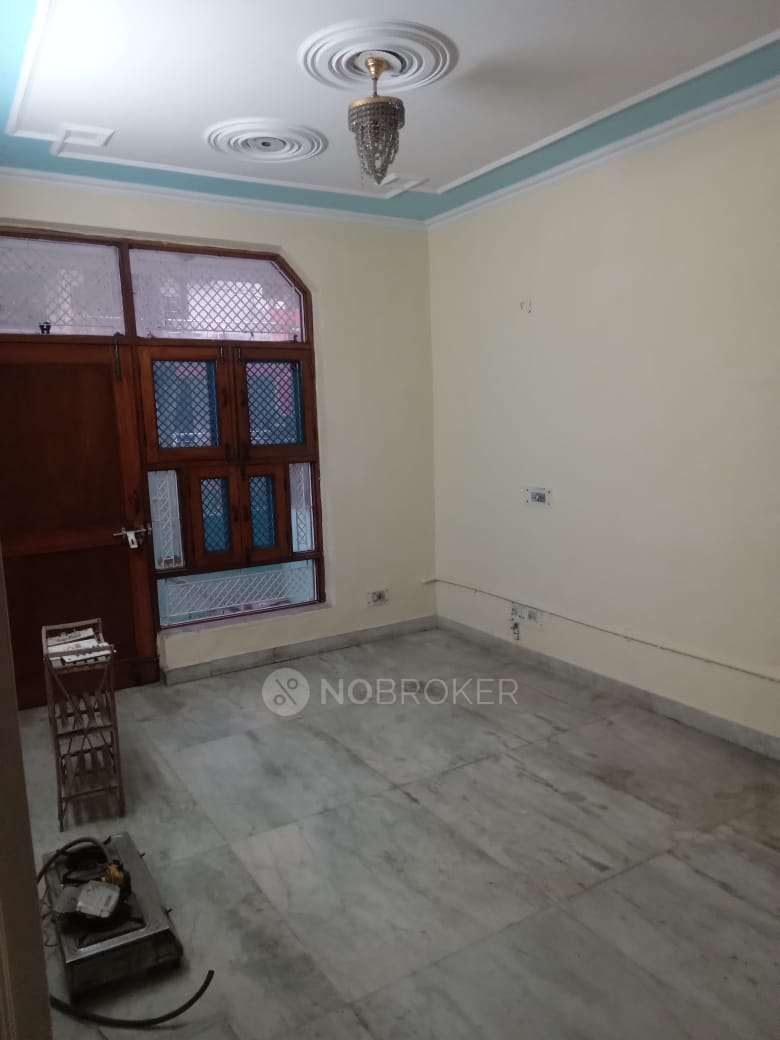 Property for rent in Sector 61 Metro station Noida blue line for Rs