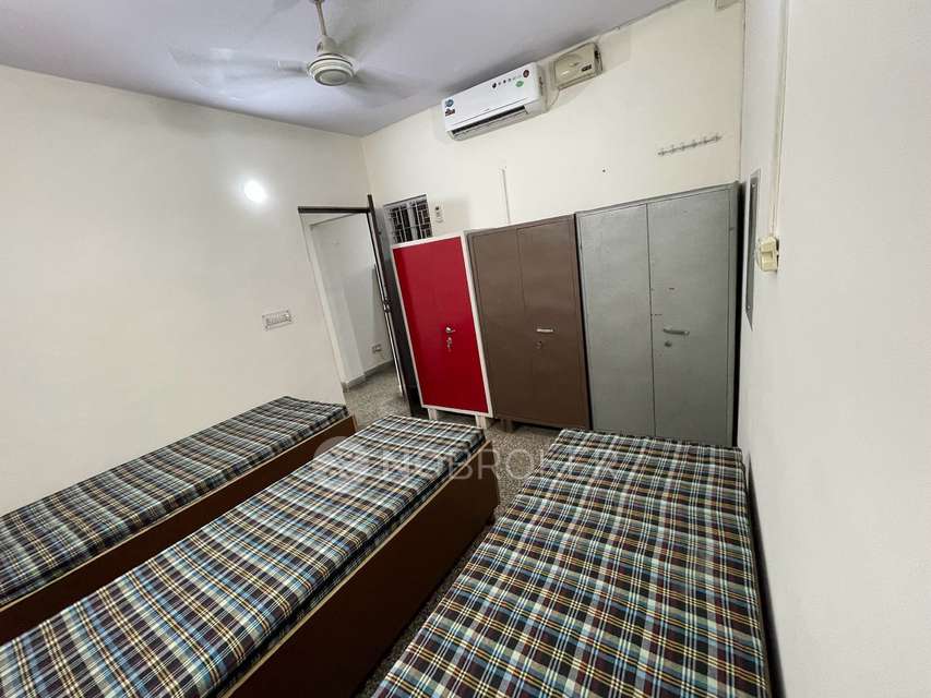 PG for Girls in Satya Niketan,