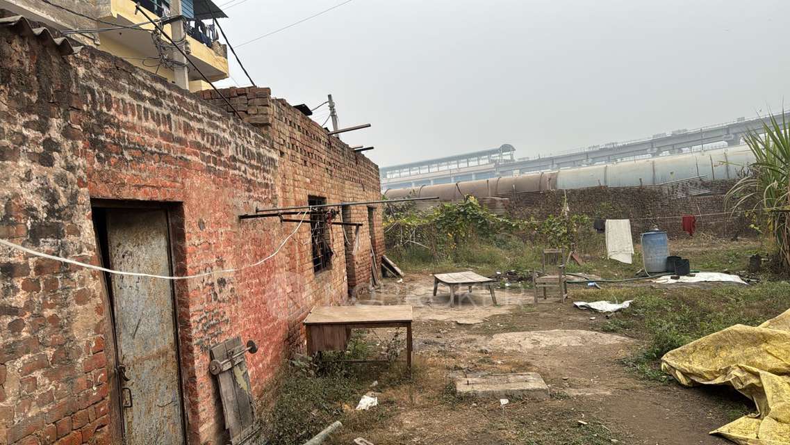 Godown/Warehouse in Badli, Delhi for sale 