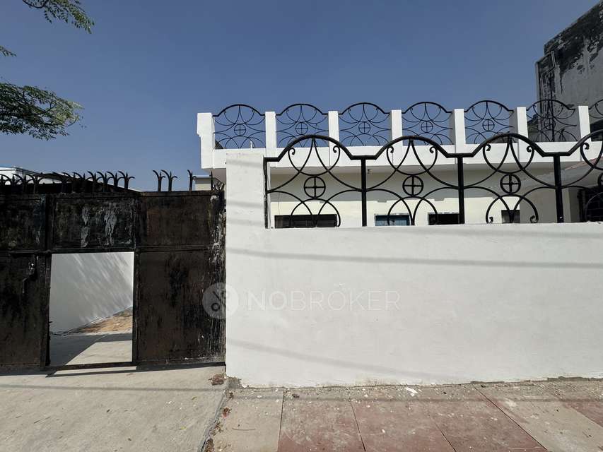 Industrial Building in Surajpur Site V, Greater Noida for Rent 