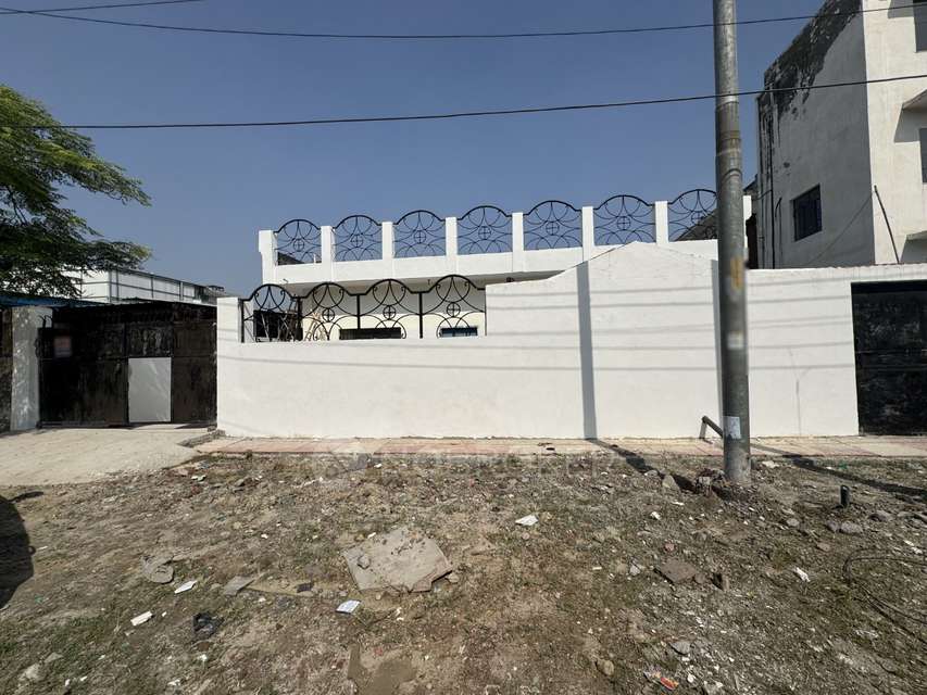 Industrial Building in Surajpur Site V, Greater Noida for Rent 