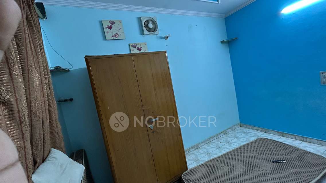 2 BHK Flat In Tyagi Villa for Rent  In Mahavir Enclave