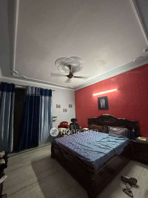 Shared Room for  In 3 BHK  In Sb In Sector 23