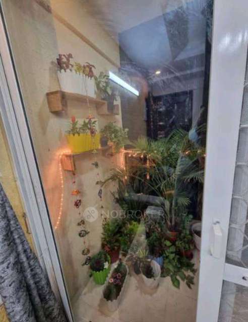 PG for Girls in Prateek Grand Carnesia