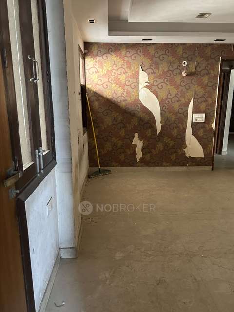 4 BHK Flat In Surya Niketan,  For Sale  In Anand Vihar