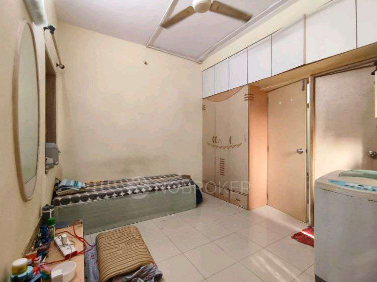 Single Room for Female In 1 BHK  In Bhagwanti Niwas In Matunga West