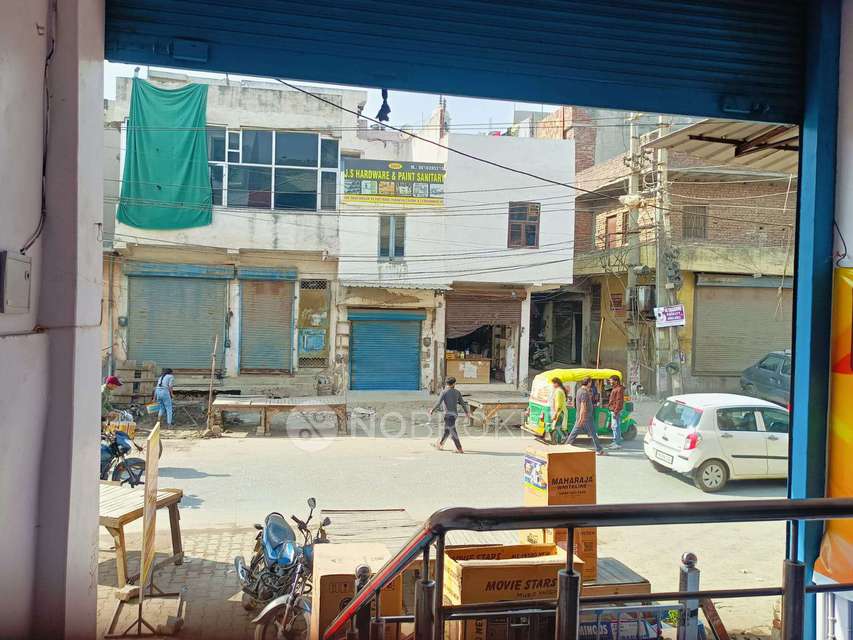 Shop in Parvatiya Colony, Faridabad for Rent 