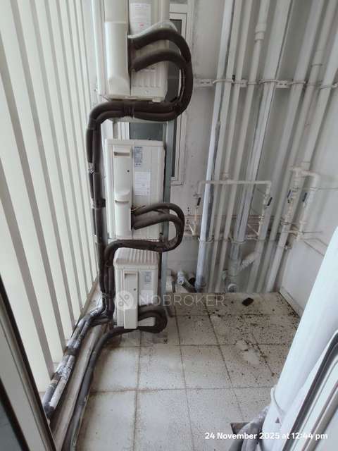 3 BHK Flat In Embassy One For Sale  In Thane