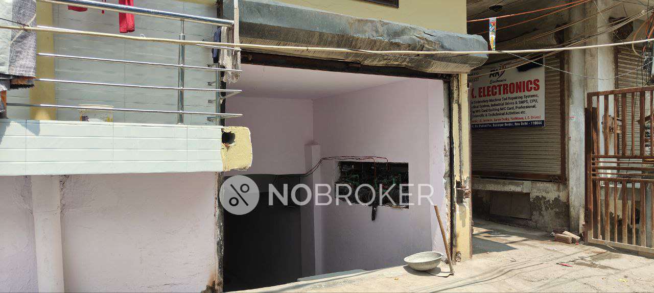 Godown/Warehouse in Pul Pehlad Pur, Delhi for Rent 