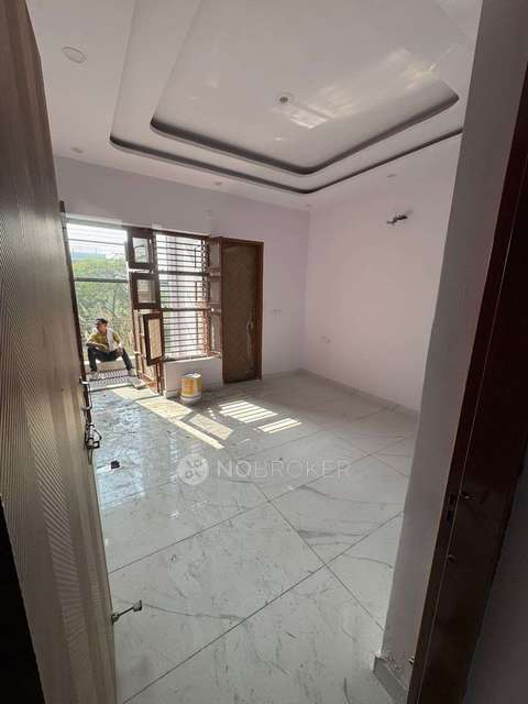1 BHK Flat In Sb for Rent  In Sector 13,