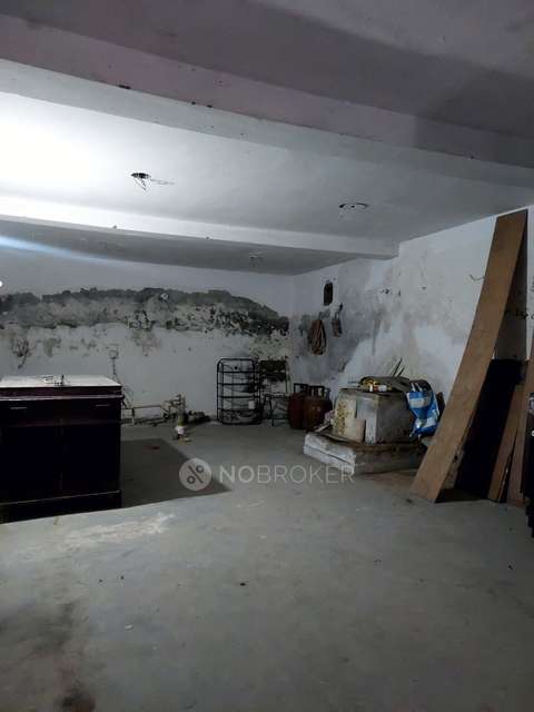 Godown/Warehouse in Mahavir Enclave, Delhi for Rent 