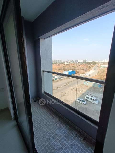 2 BHK Flat In Roshan Milestone, Wakad For Sale  In Tathawade