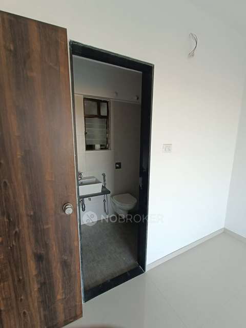 2 BHK Flat In Roshan Milestone, Wakad For Sale  In Tathawade