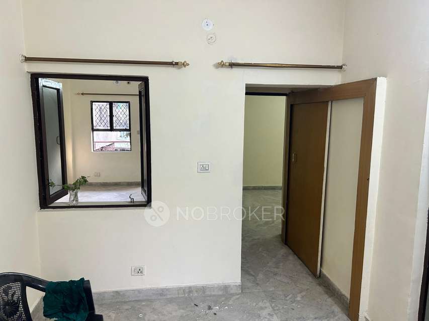 2 BHK Flat In Everest Apartments for Rent  In Kalkaji