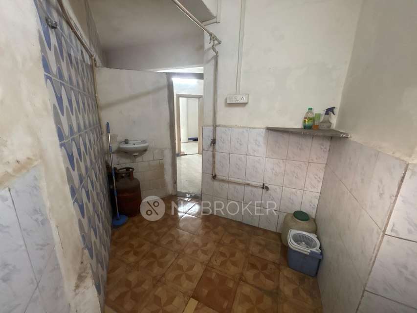 1 BHK Flat In Naaznin Building For Sale  In Reay Road