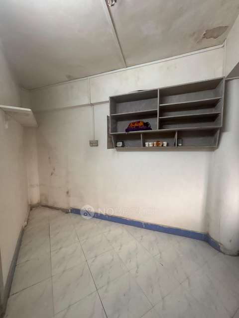 1 BHK Flat In Naaznin Building For Sale  In Reay Road