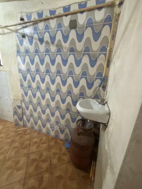 1 BHK Flat In Naaznin Building For Sale  In Reay Road