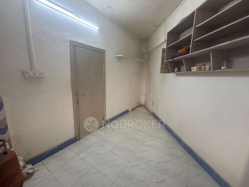 1 BHK Flat In Naaznin Building For Sale  In Reay Road