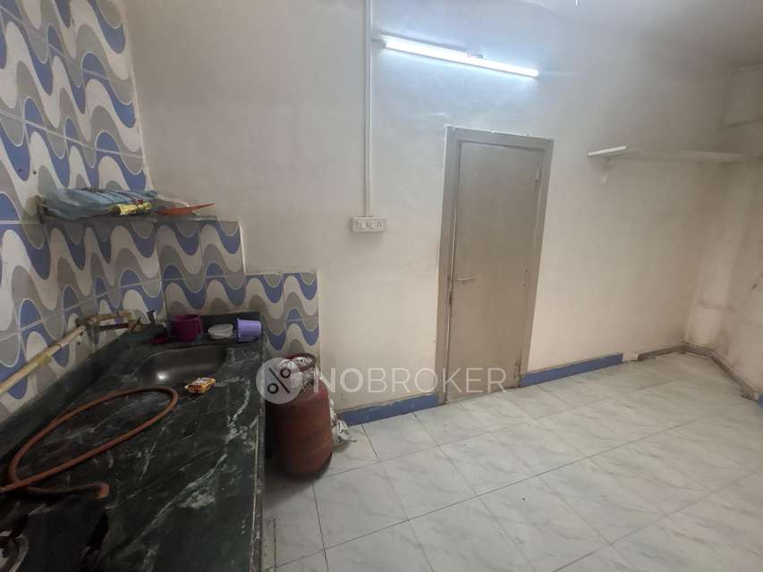 1 BHK Flat In Naaznin Building For Sale  In Reay Road