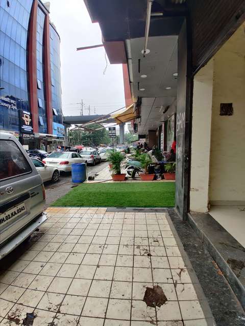 Shop in Malad West, Mumbai for Rent 