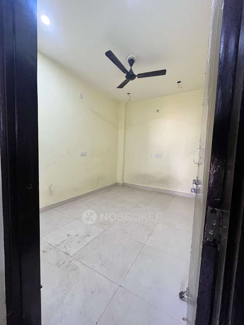 standalone building Burari Rent WITHOUT BROKERAGE Semifurnished 3