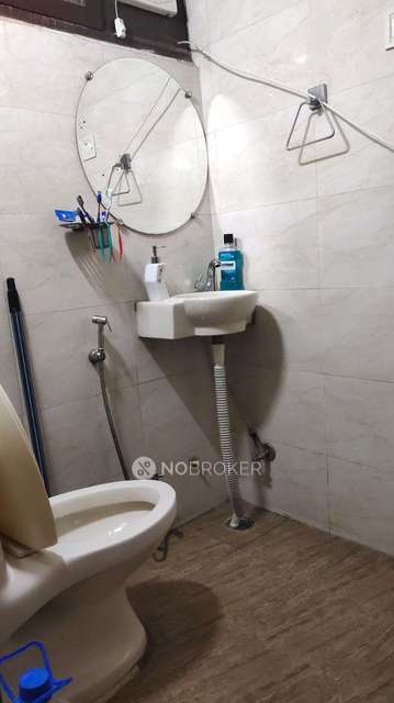 2 BHK Flat In B-147 For Sale  In Chhatarpur