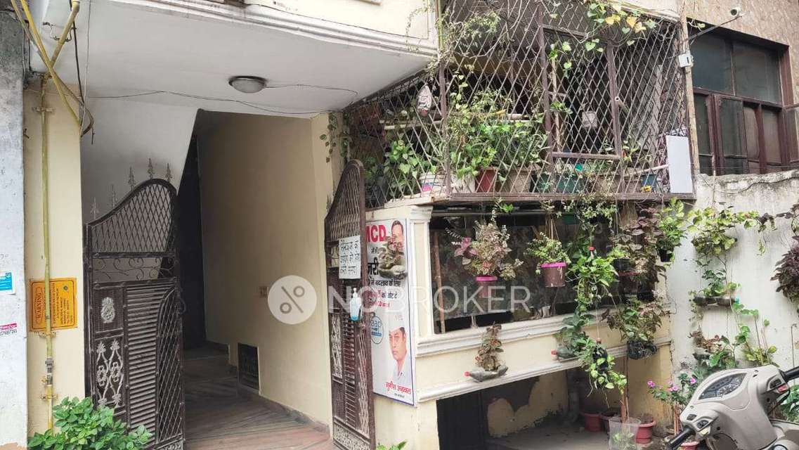 2 BHK Flat In B-147 For Sale  In Chhatarpur