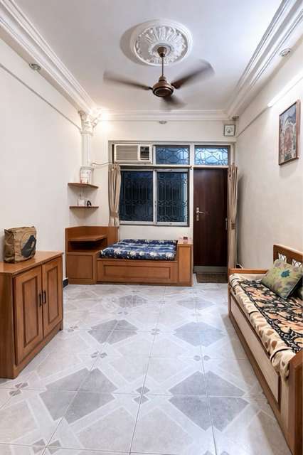 Shared Room for Female In 1 BHK  In 1st Floor Jain Building Matunga In Jain Chawl